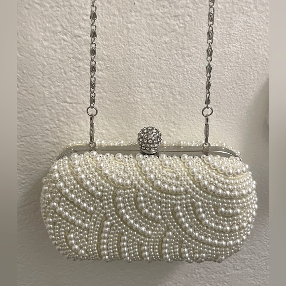 NWOT Ivory/white Pearl Clutch with Matching Heart Pearl Ring - Picture 3 of 8